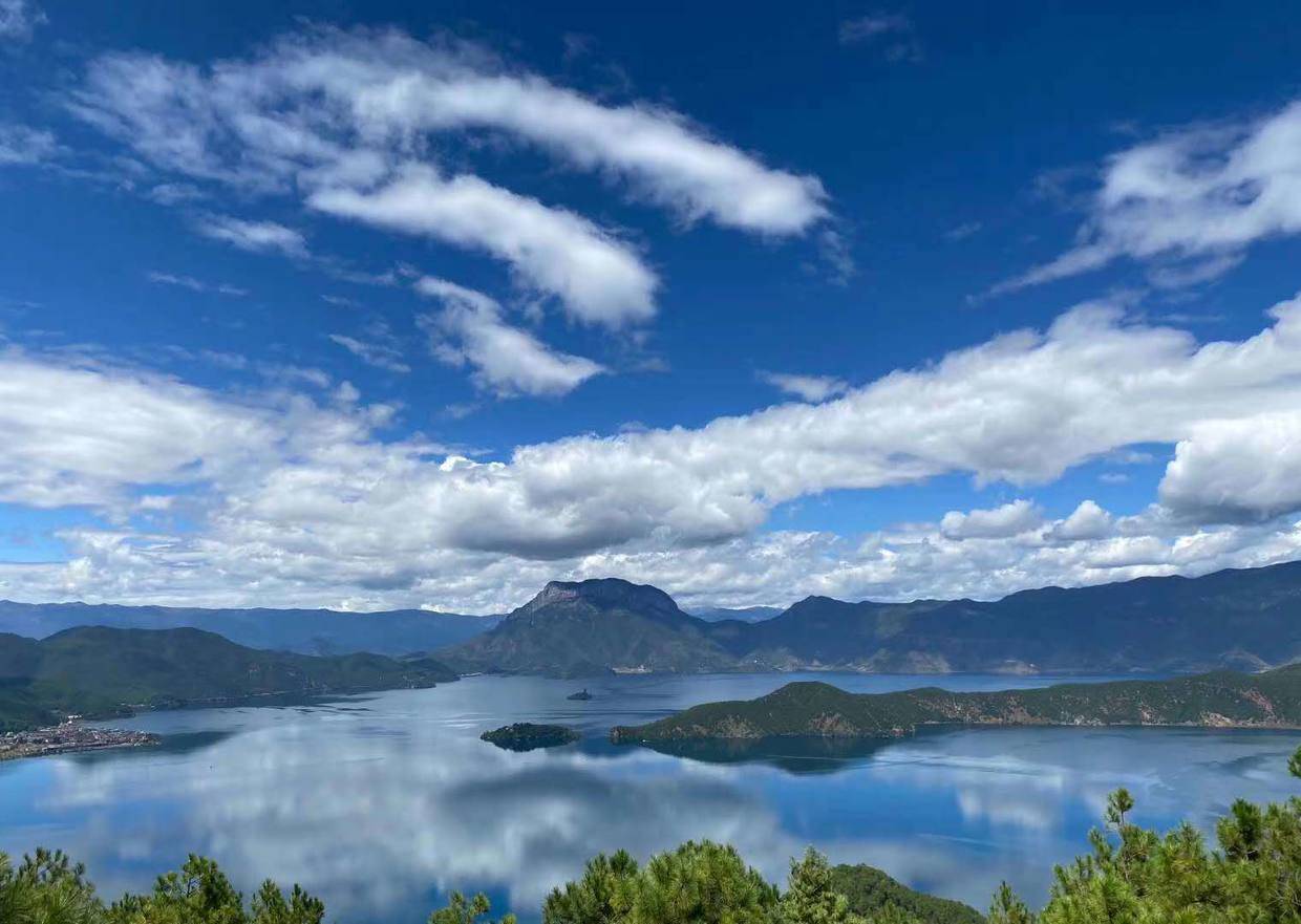云南真的是国内旅游必去的旅游胜地,风景很美,也让人感觉充满了神秘