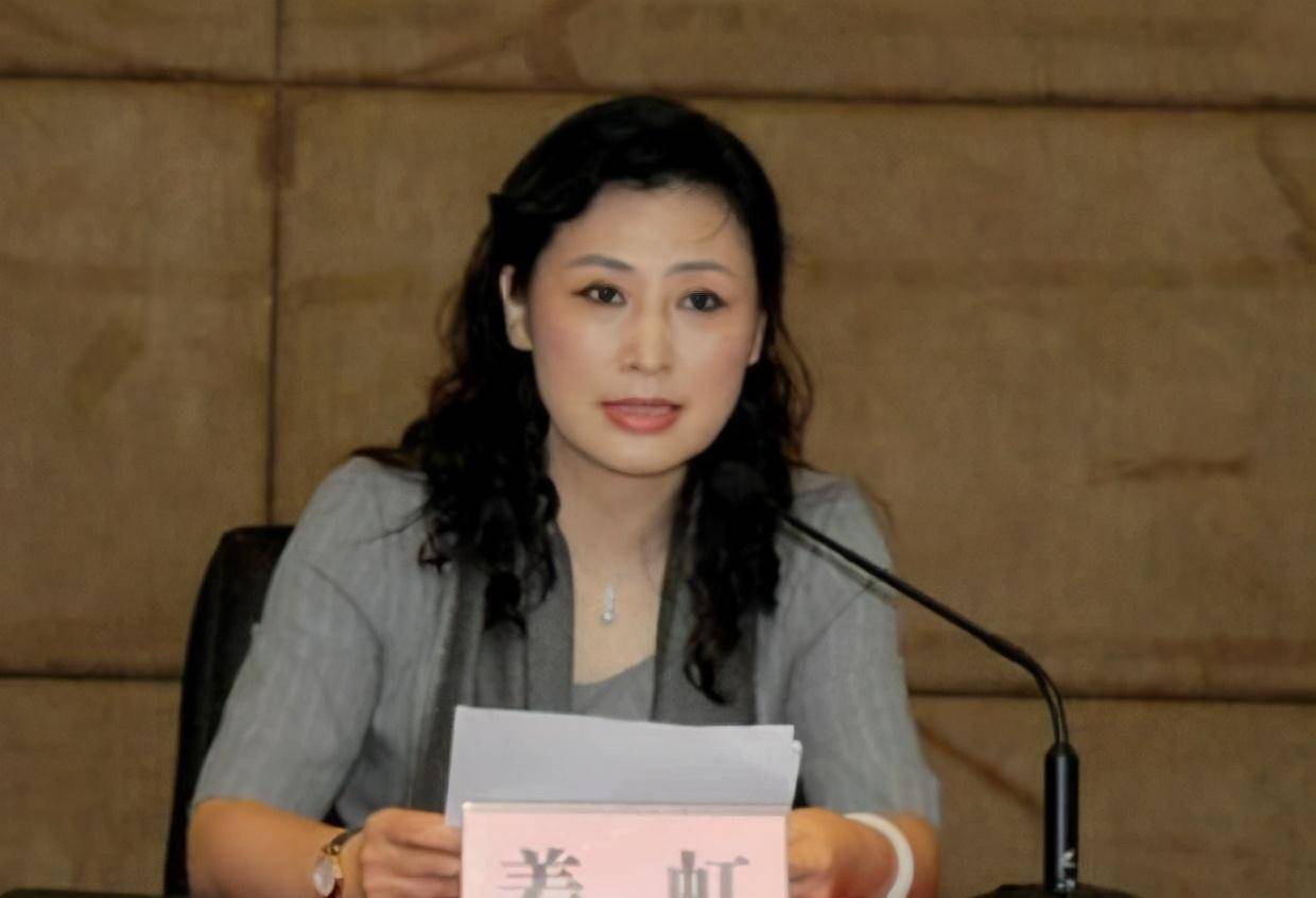 她是最美的211大学校长:如果我不说,你能猜出她的年龄吗_姜虹