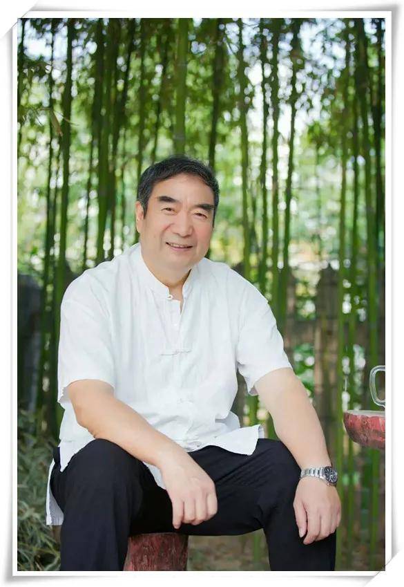 杨晓敏:聚焦人性中的细微差异|吴万夫小小说简论
