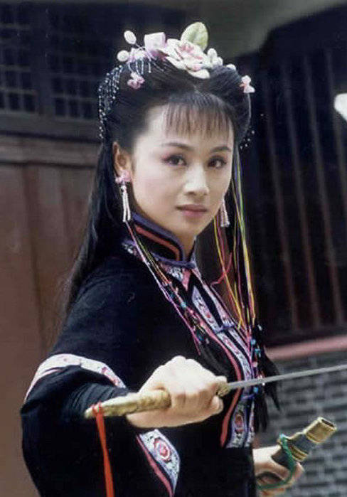 原创曹颖要复出了参加天天向上被赞一点没变衣品太加分