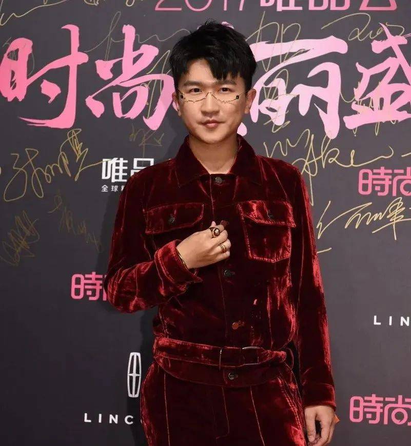 张大大的神秘背景说:背靠香港豪门杨氏家族、疑是水果台长亲侄?_何炅何
