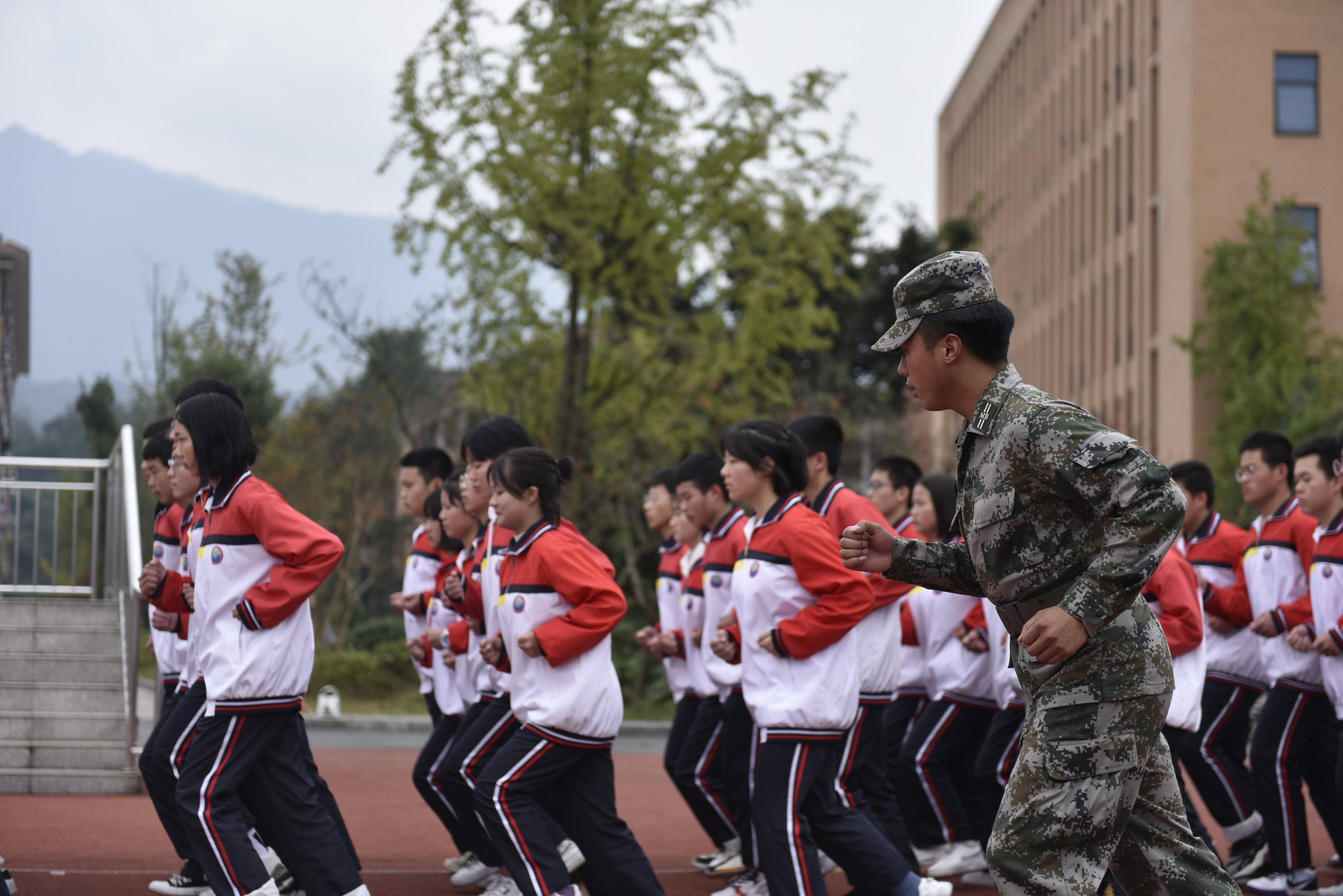 叙永三中校服图片