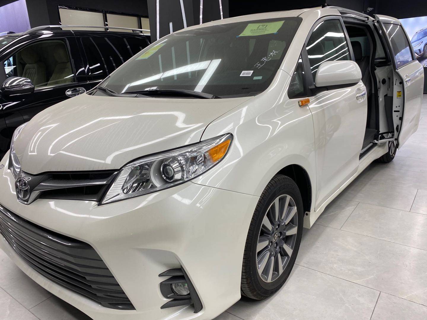 20款丰田塞纳商务车裸利最新报价宽敞舒适