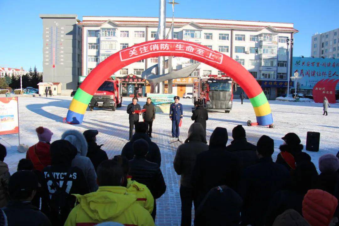 大的區域位置優勢,以懸掛消防宣傳橫幅,展示宣傳展板,發放宣傳資料