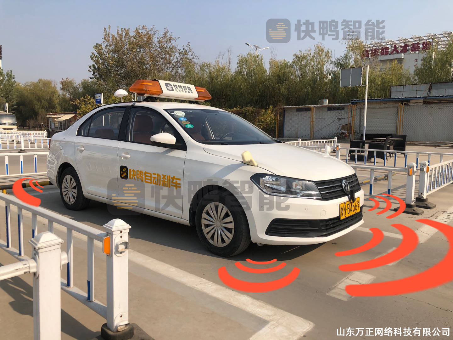 教练车考试车主动安全防护装置采用最新的自动泊车技术以及符合奥迪