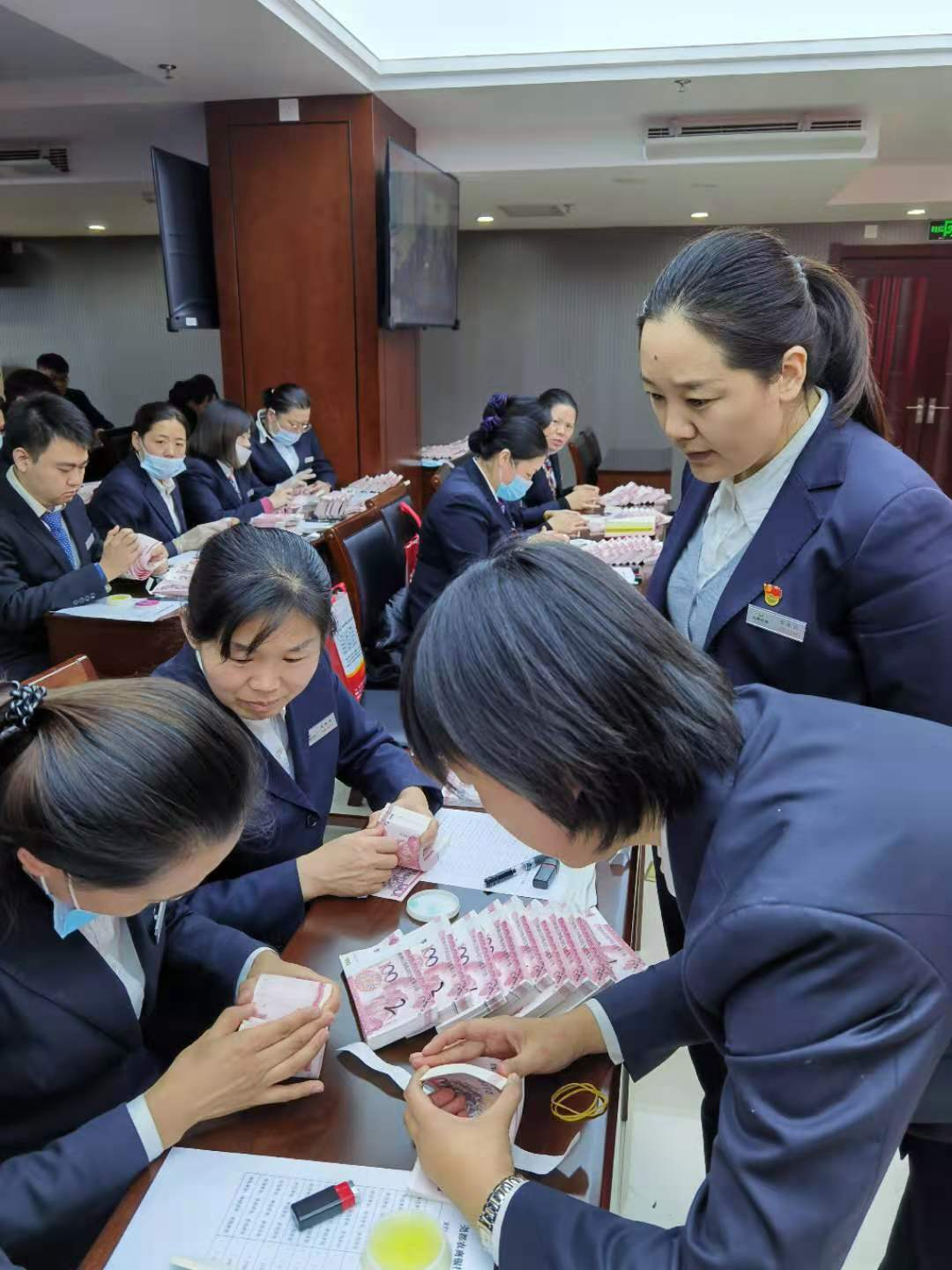 尧都农商银行打好运营人员技能提升组合拳