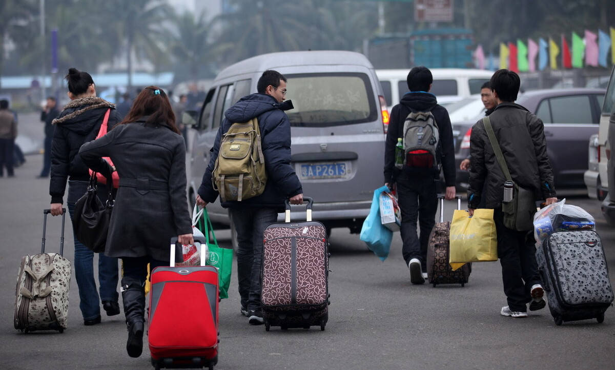 年底未到各地農民工返鄉潮再現為何農民工紛紛提前回家