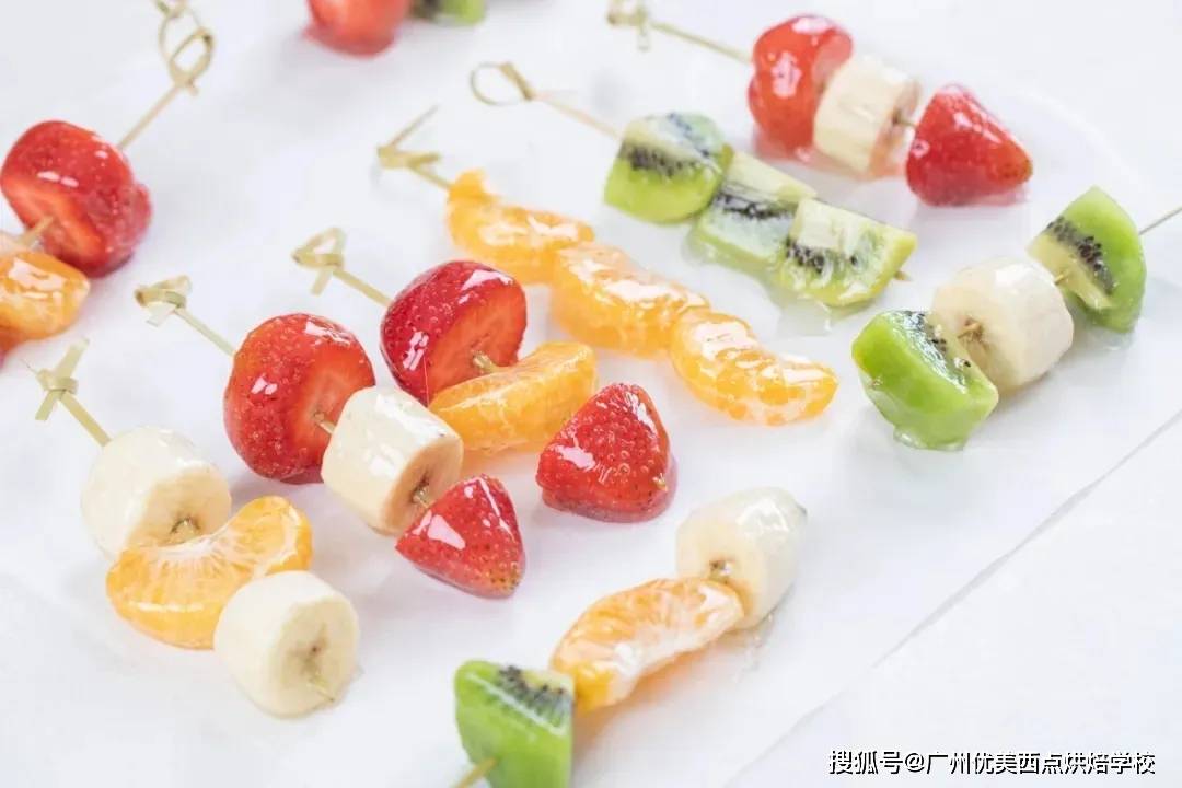 优美水果冰糖葫芦晶莹透亮美滋滋