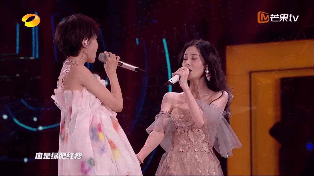 双11超拼夜:郁可唯张碧晨互相打歌,歌声动听,我却更关注造型