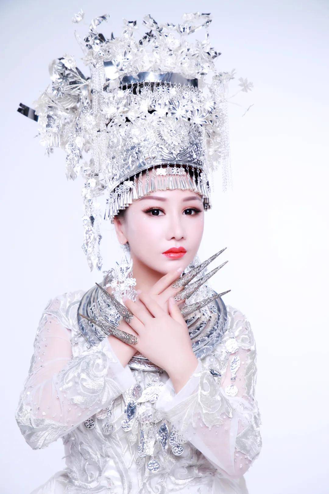 艺术家李舒玉系列邮票全球发行