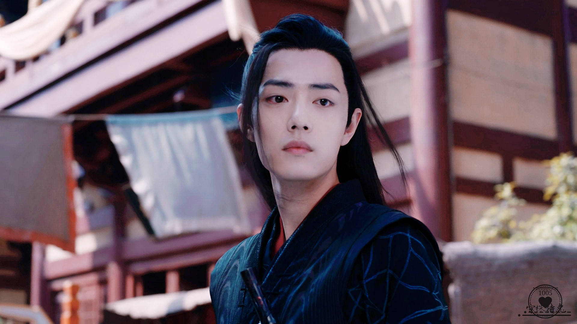 肖战的长街回眸,鹿晗的撑伞回眸,哪位男星的回眸惊艳了你?