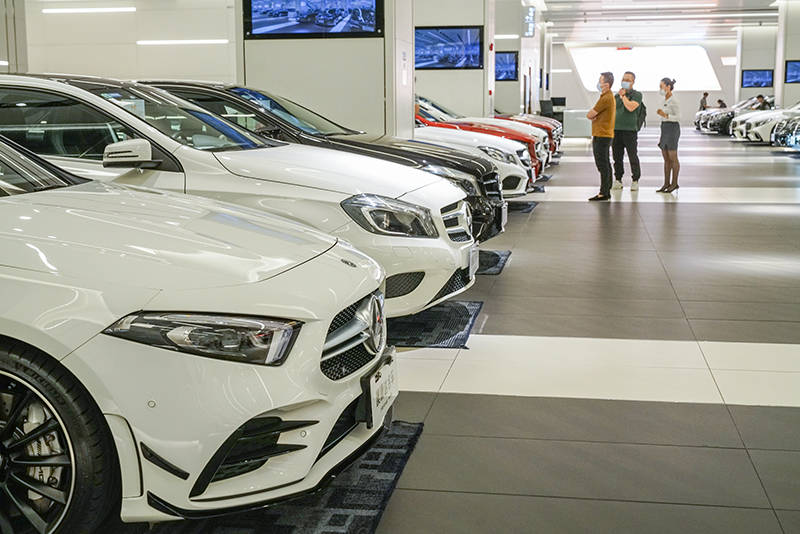 带你玩转全球最大二手车展厅澳康达负一楼奔驰轿车展厅