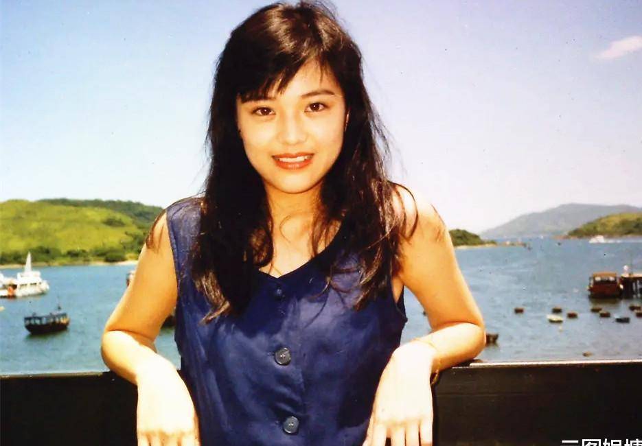 原创48岁刘小慧近照曝光嘟嘴卖萌少女感十足与21岁女儿同框似姐妹