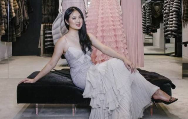 原创任正非小女儿姚思为旧照曝光简直变脸区别网友有钱真好