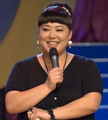 原创被曝与老公诈骗千万50岁李菁菁直播痛哭没骗人但也不能退钱