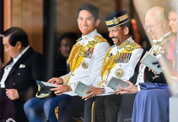 你还记得曾在网络上爆火的高富帅王子——prince abdul mateen吗?