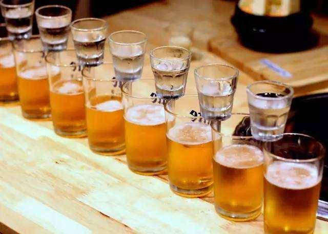 韩国年轻人最爱喝的"炸弹酒",到底有多少种玩法?