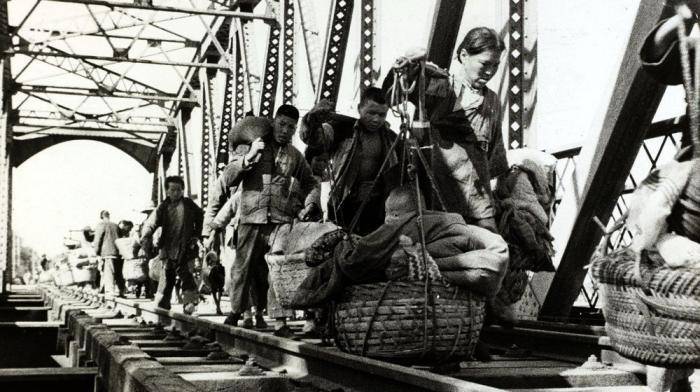 发生在抗战中国的两次人口大迁徙,不愿当亡国奴,千万人举家逃难_难民