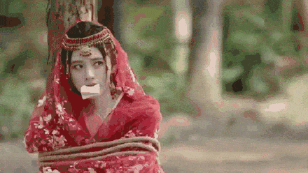 鞠婧祎演被绑架像咬化妆棉