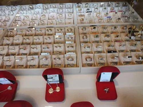 金店柜姐：這些黃金，含金量最低不足0.1%，你卻當個寶？難怪你投資總賠錢…