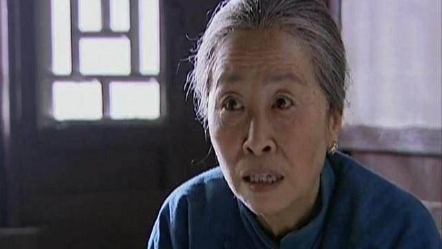 《武林外传》中是李大嘴的瞎子母亲,这个可能大家都知道.