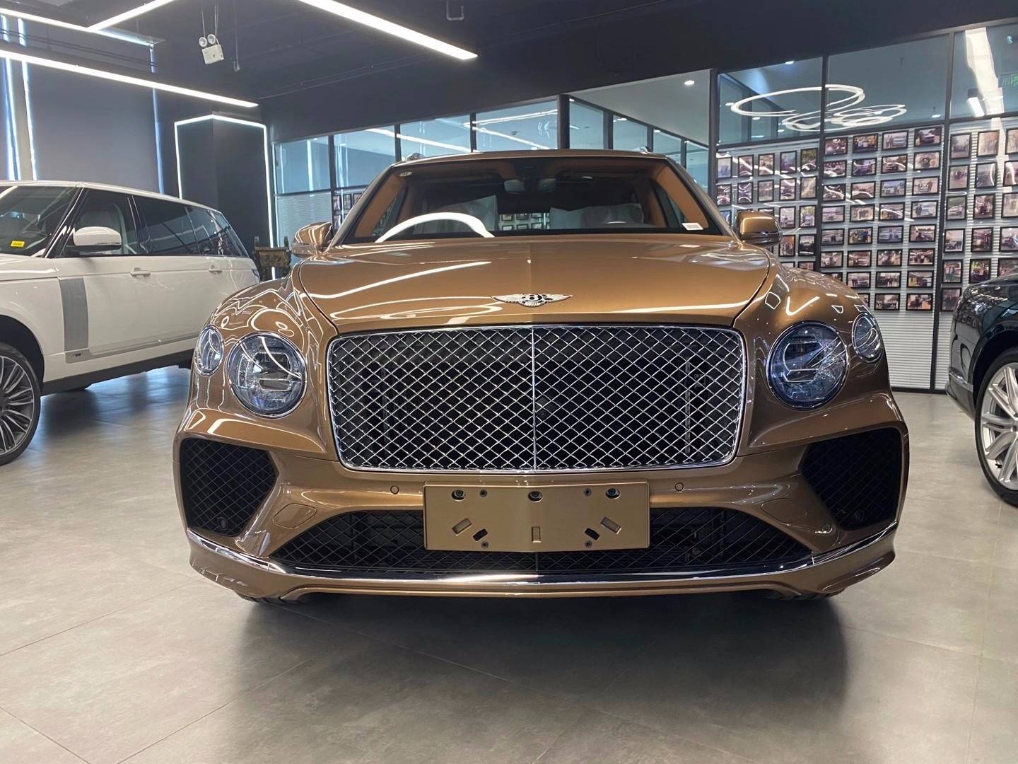 2020款宾利添越配置详解港口现车优势揭秘