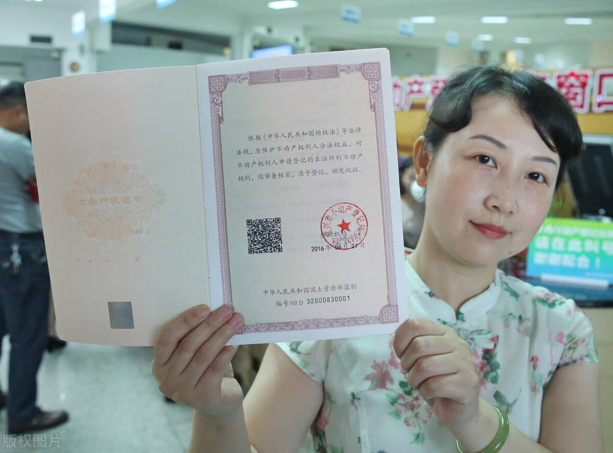 自考准考证,有效身份证件原件和复印件一份;课程合格证或其他成绩证明