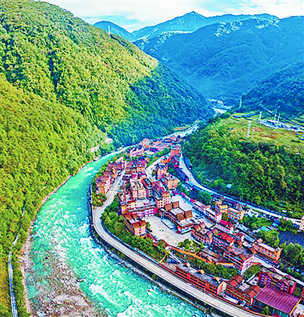 贡山独龙族怒族自治县独龙江乡新貌本报讯 云南省政府11月14日宣布