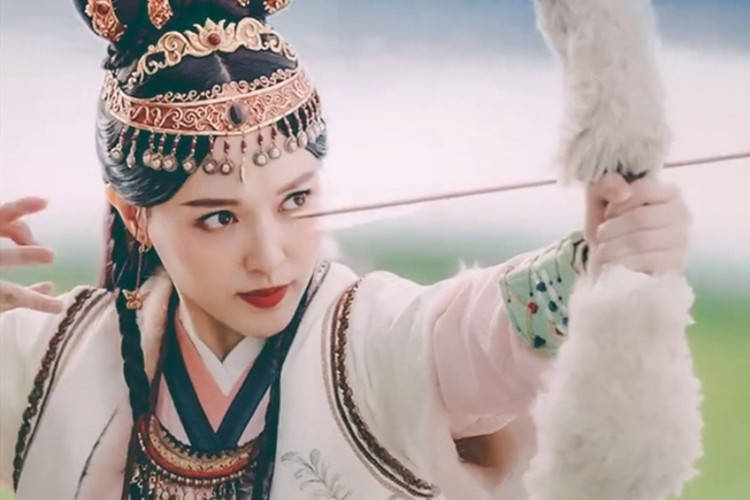 "萧燕燕"珠玉在前?戴春荣气场真强势,唐嫣摆不脱"傻白甜"