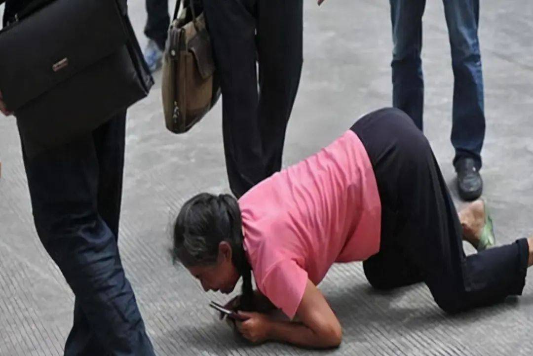 七旬老人求女儿卖房救自己,却遭女儿冷漠拒绝:种什么因结什么果