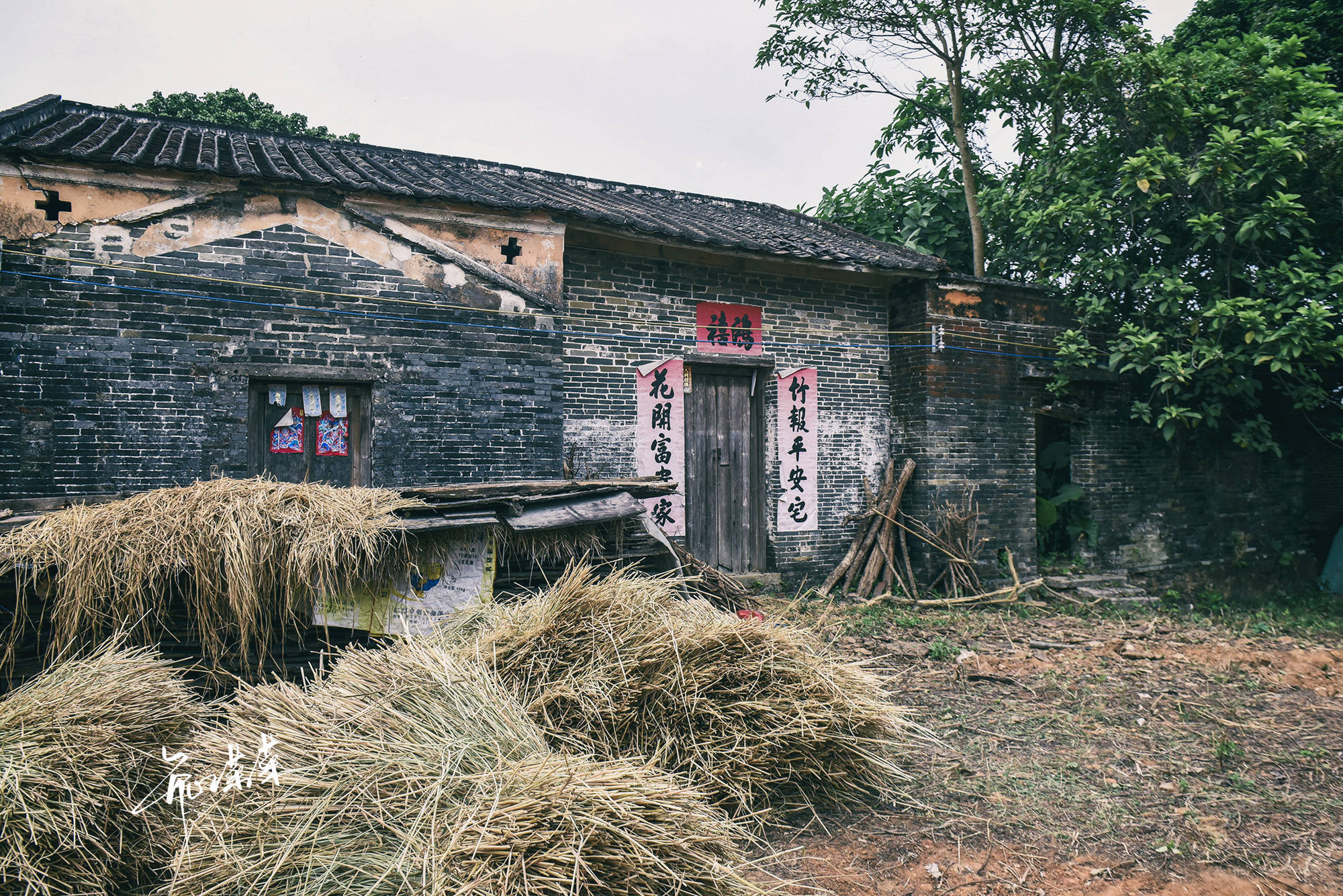 穿红裙到乡村旅游,吓得村民一哆嗦,这座百年村庄其实时光静好