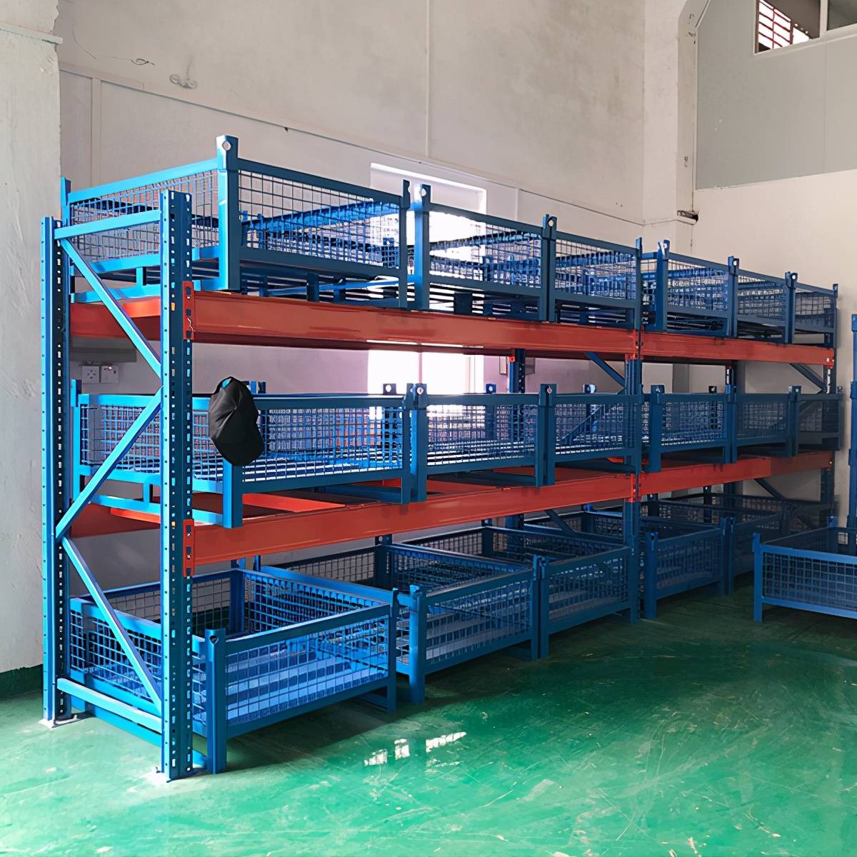 仓储重型货架公司仓储笼如何配合货架使用
