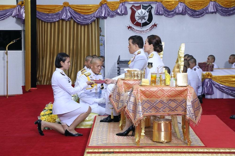 11月17日,泰国国王与王后苏提达前往泰国皇家警察学院,参加毕业典礼.
