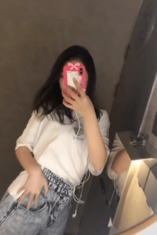 原创小沈阳女儿罕露面曾因长相丑受争议今14岁变化大美得认不出