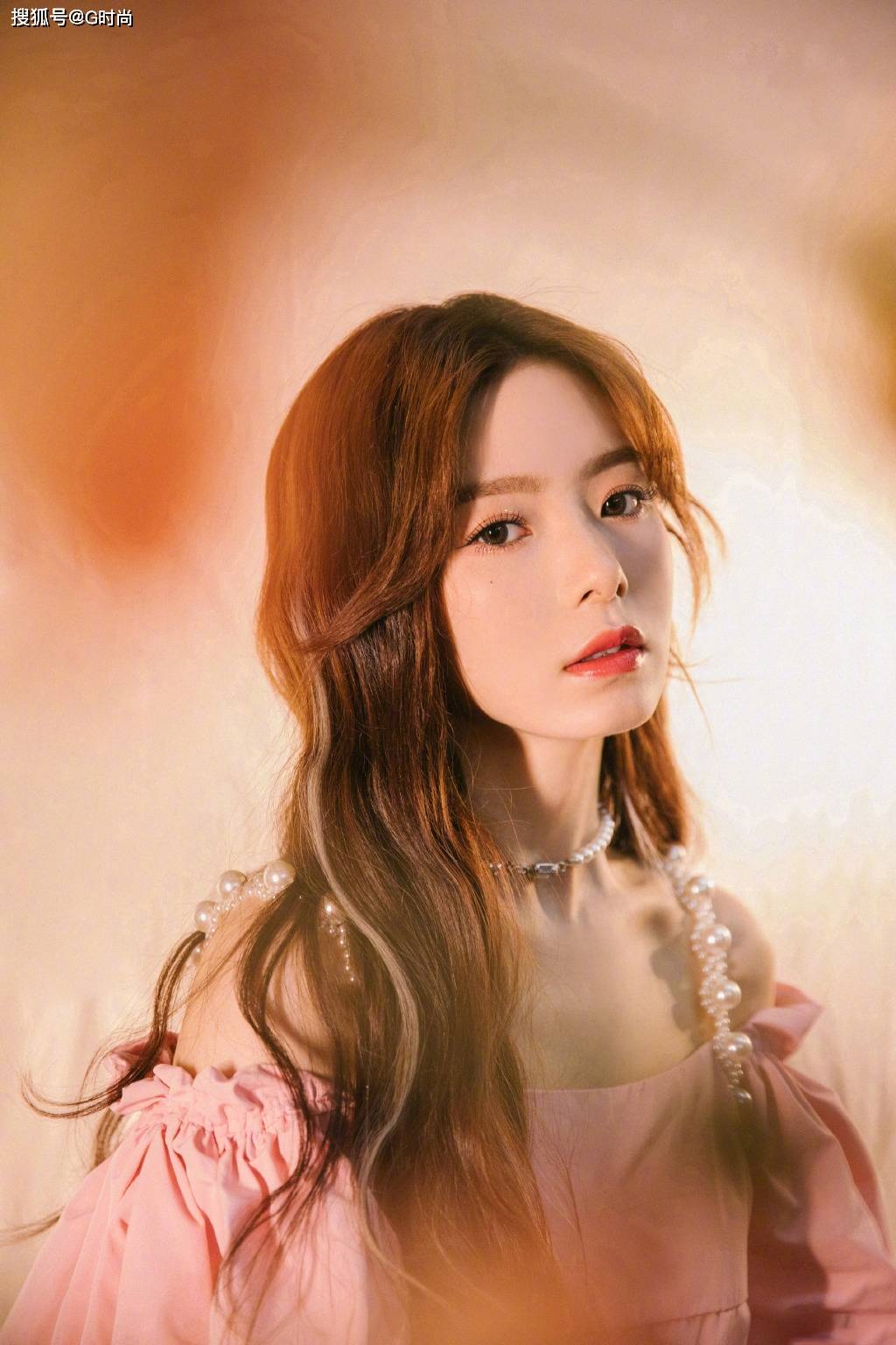 陈卓璇新造型身着粉粉嫩嫩的连衣裙满满少女心