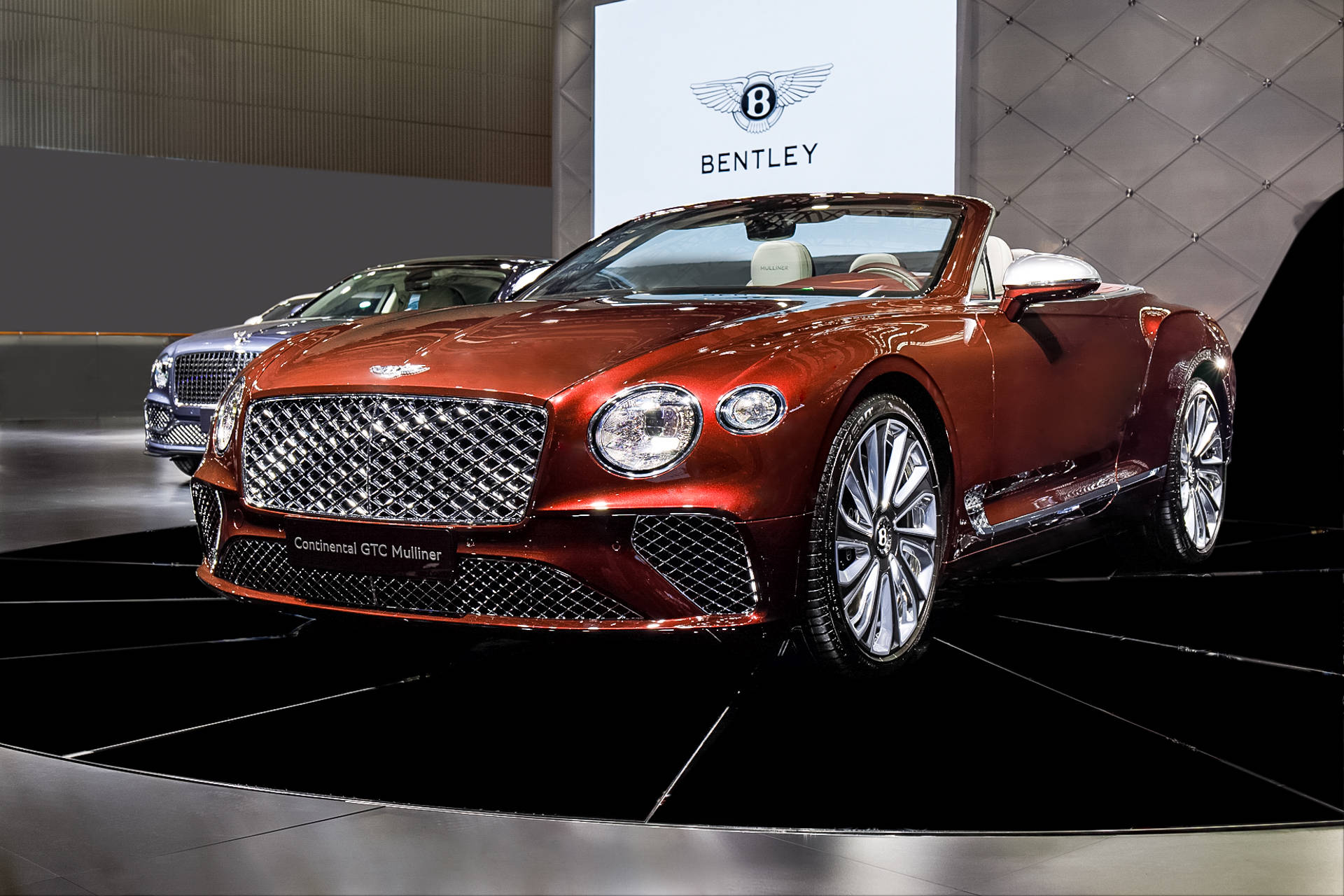 宾利新添越与全新欧陆gtv8联袂登台诠释奢华格调与澎湃动力