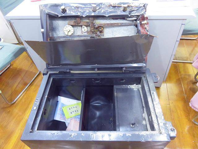 为帮女友开店男子凿墙撬保险柜钱还没捂热就被沧州警方抓获