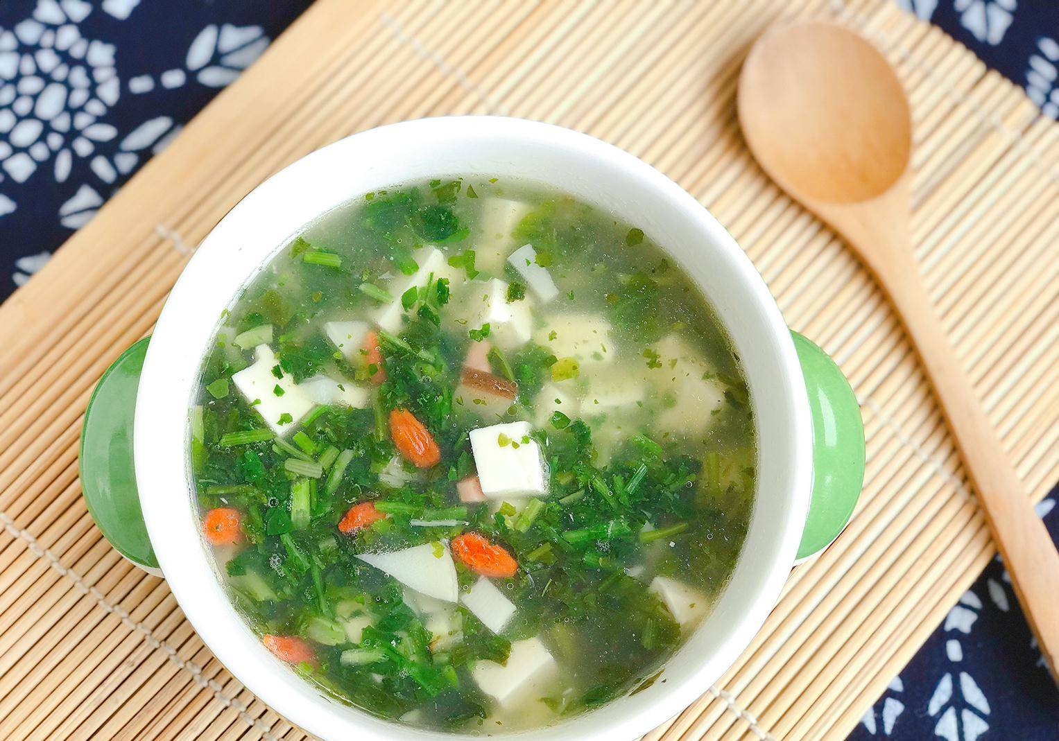 人间有味是春鲜荠菜加1物做汤鲜嫩清香每1口都是春天的味道