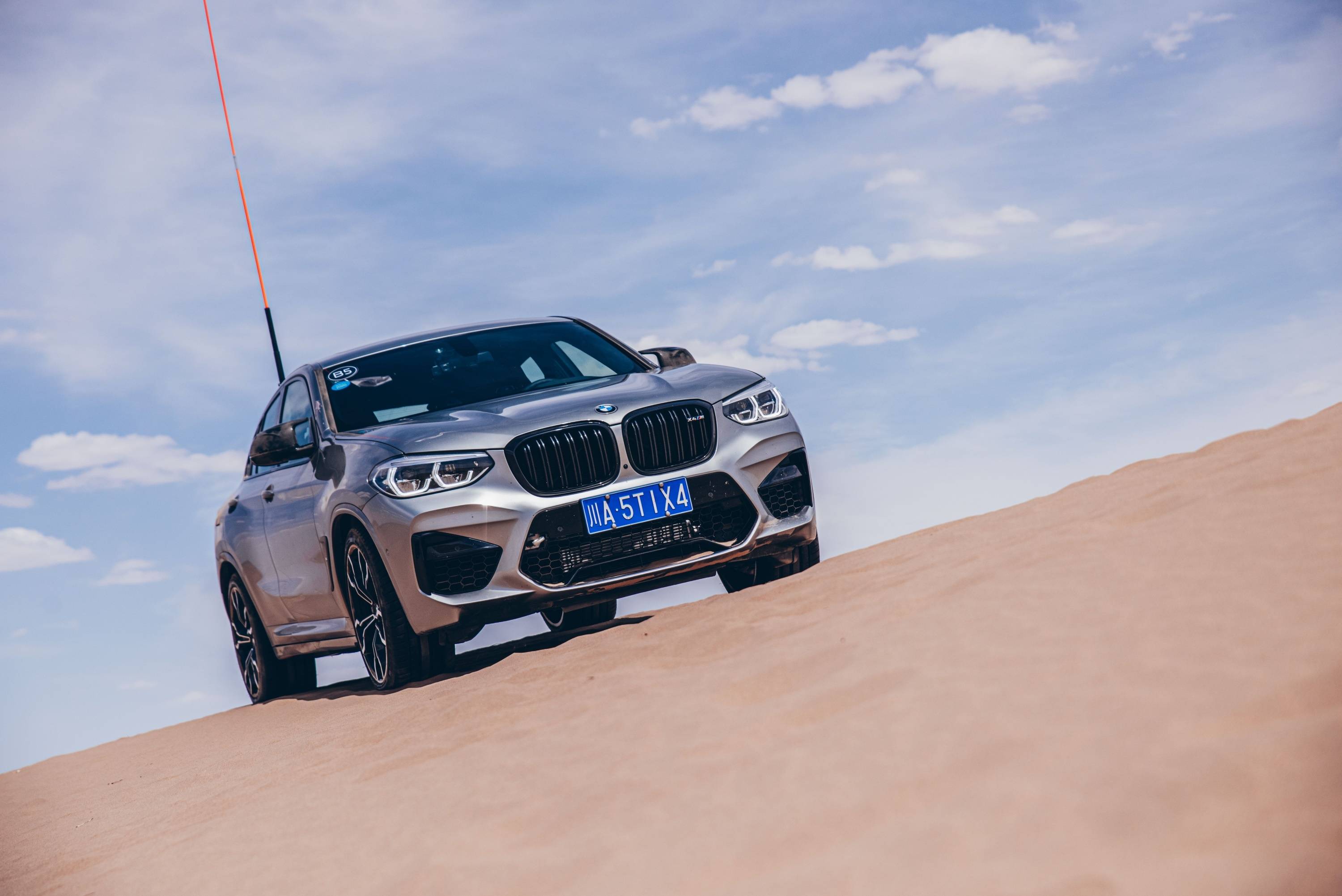 能越野的超跑!腾格里沙漠试驾bmw x3 m与x4 m