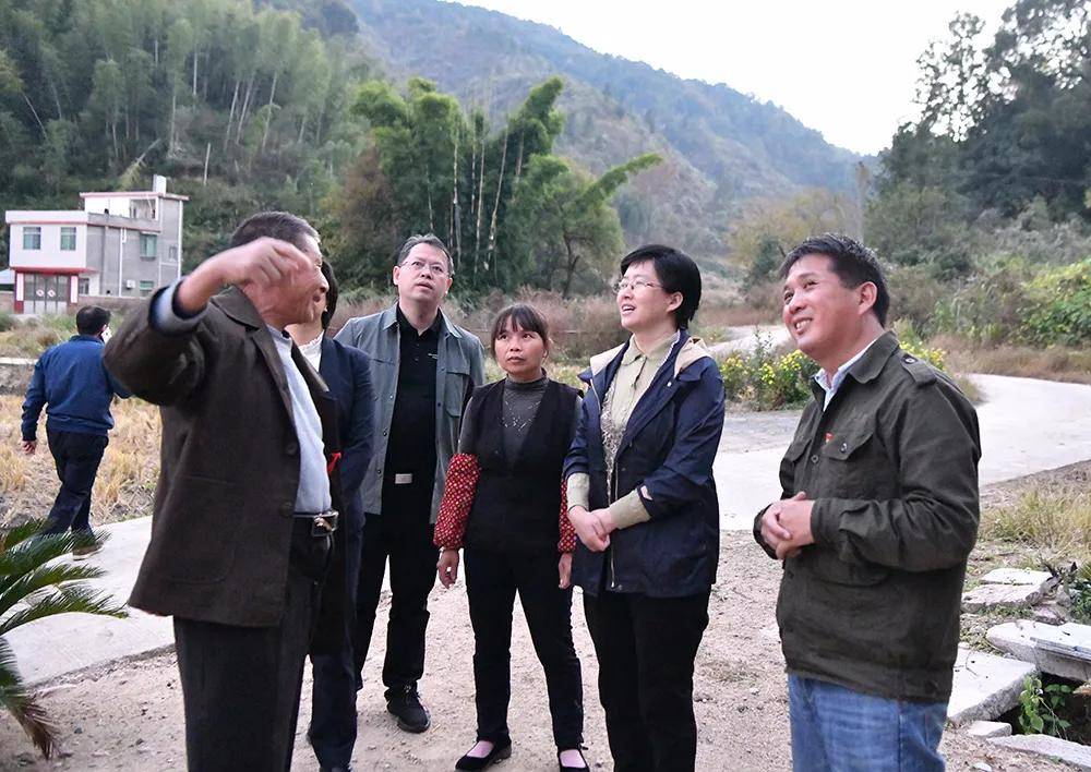 县委书记赖晓岚开展机关干部下基层连心连情促脱贫调研活动
