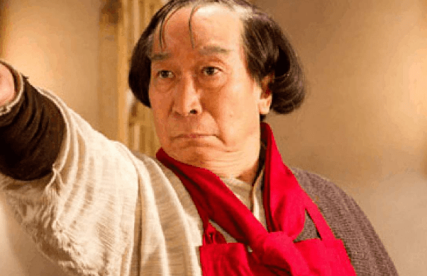 耍五郎八卦棍的油炸小贩,会十二路谭腿的苦力强,而这三位的来历都不