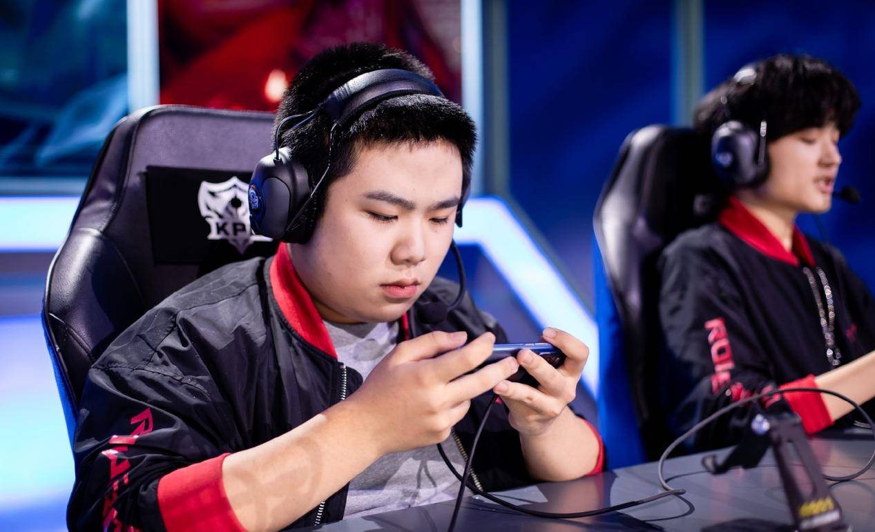 原创kpl:rw侠爆冷击败gk,比赛氛围极好,渡劫坦言本赛季满是遗憾