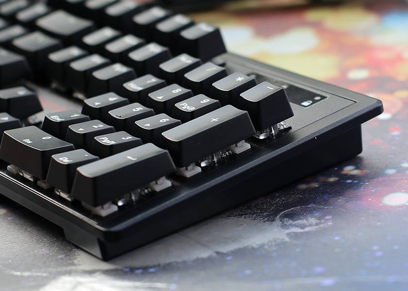 很久以前购买机械革命笔记本时获得了一款机械革命键盘作为赠品,帐乔