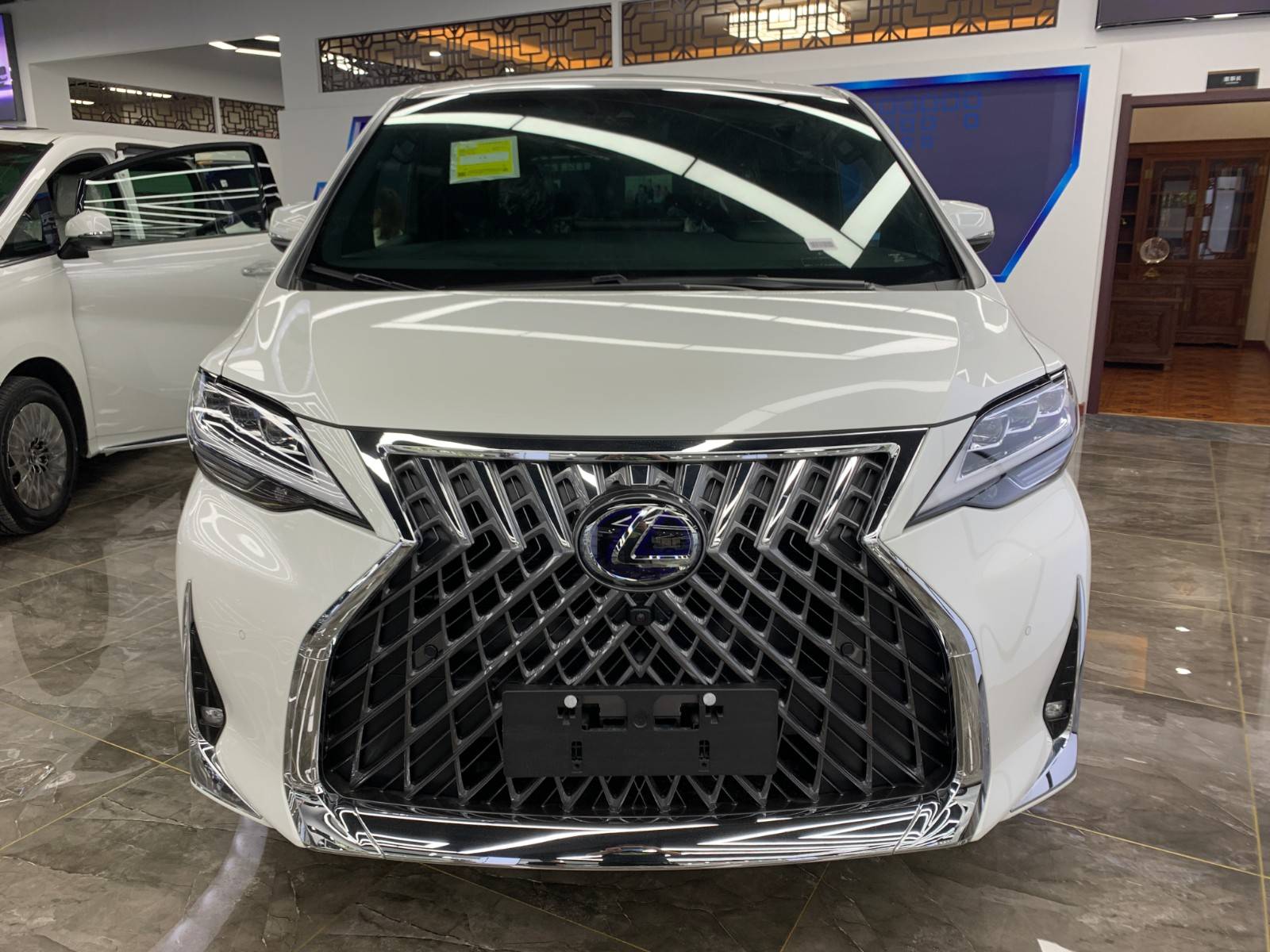 雷克萨斯lm300七座商务车港口现车让利售