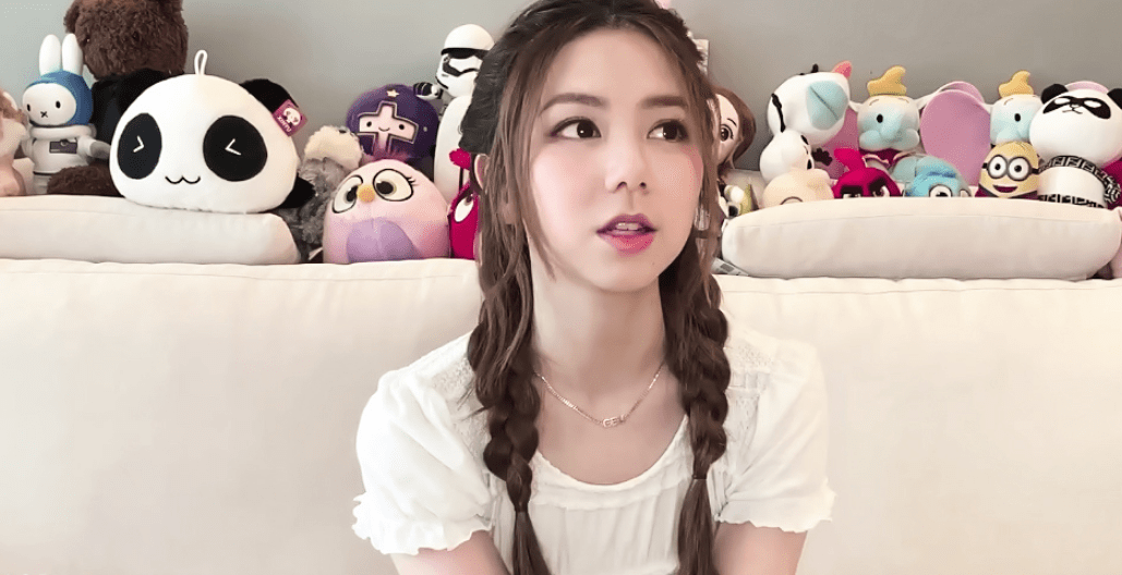 邓紫棋晒男友视角美照扎麻花辫美回18岁满脸胶原蛋白让人羡