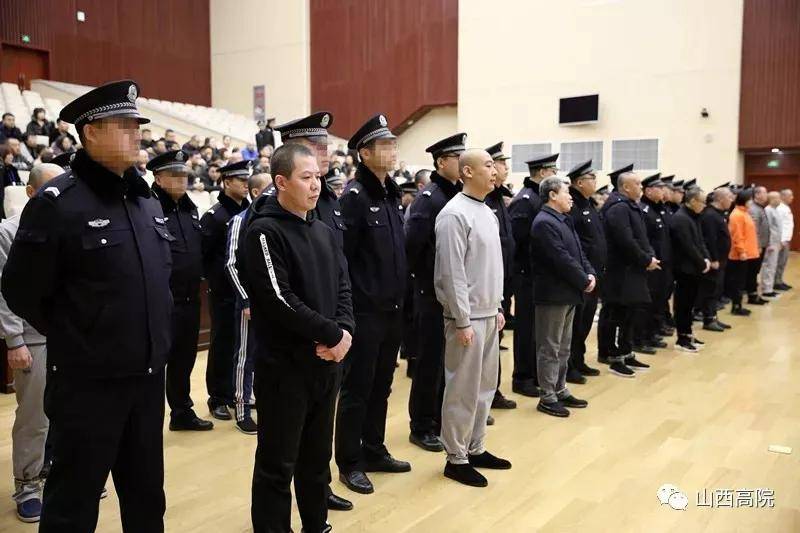 围猎腐蚀官员,组织死灰复燃03太原任爱军涉黑案自2005年以来,陈鸿志