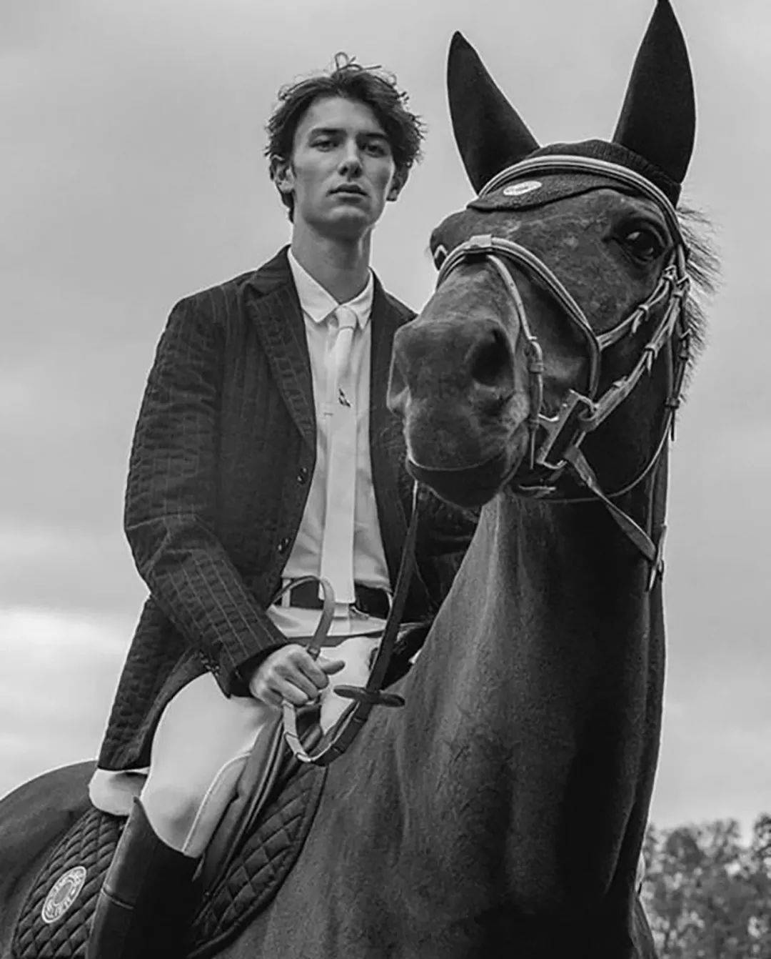 最帅欧洲王子登杂志封面,有中国血统自带东方气质,混血得很完美