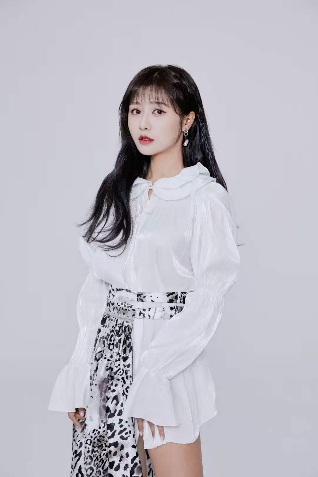 施南写真大片曝光 甜美灵动少女感十足_手机搜狐网