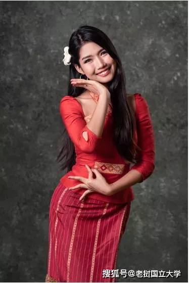 这位有着迷人声音的女歌手曾以一曲《妹妹离开你会哭吗》走红老挝.