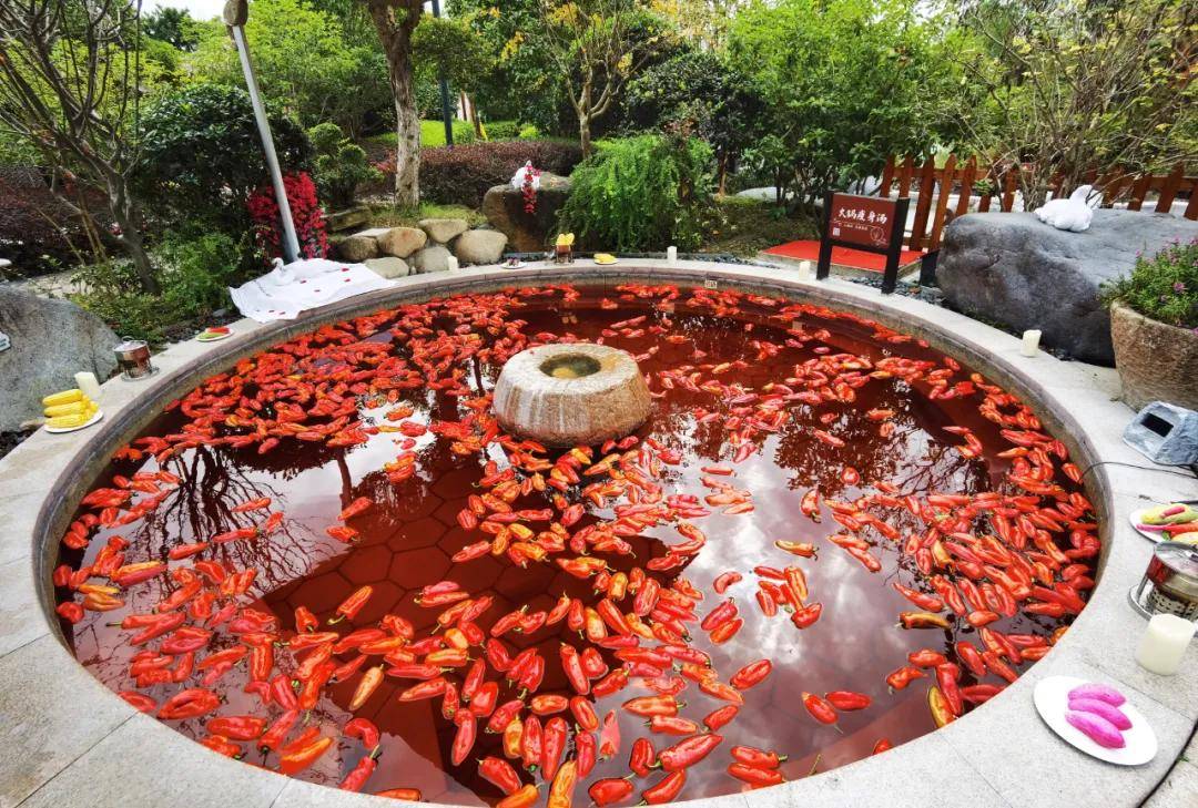 冷冷冷冷…… 承受不来突然的降温,来云澜湾边吃火锅边泡温泉啊!